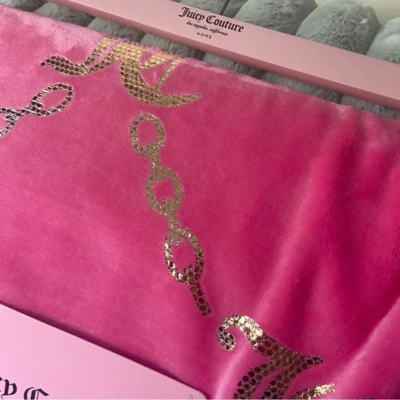 Juicy Couture Blanket - Pink and Gold Chain Link Design - Plush Throw Blanket